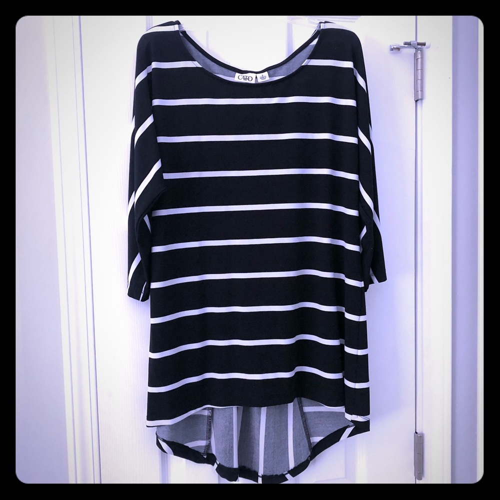 Black and white striped 3/4 sleeve top
